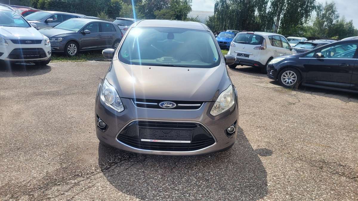 Ford Grand 2012 — салон
