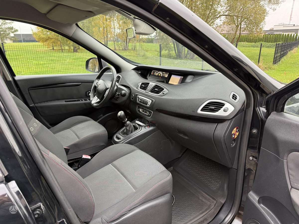 Renault Scenic 2012 — photo 17