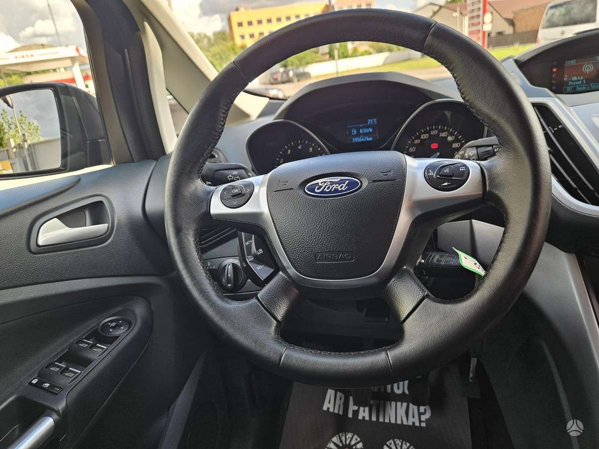 Ford Grand 2015 — фото 18