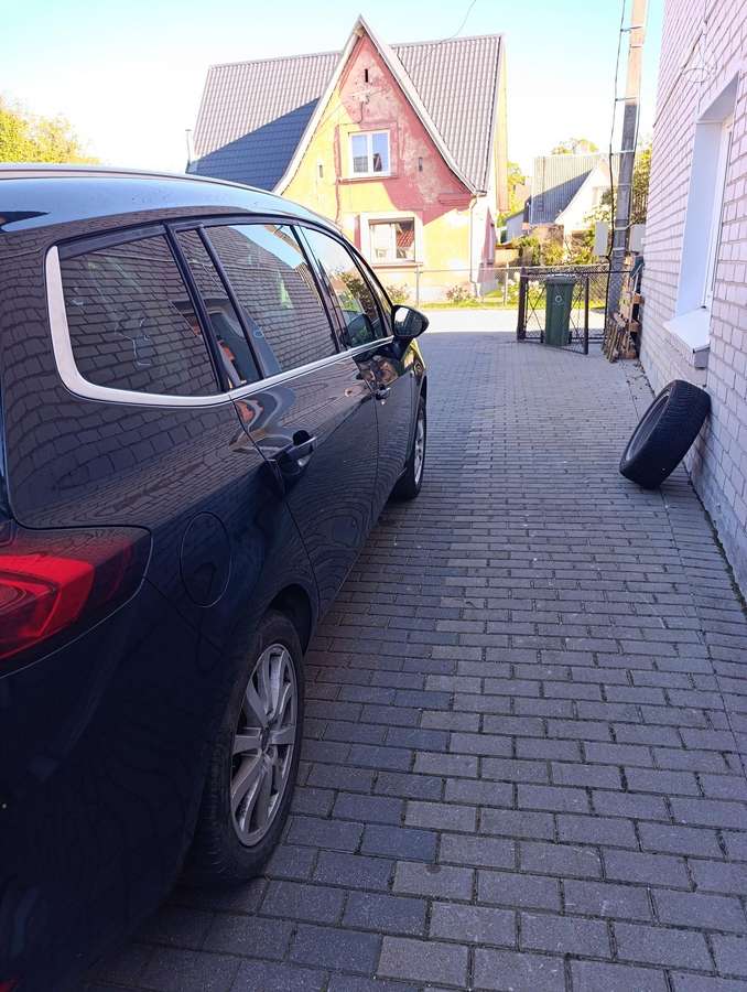 Opel Zafira 2015 — photo 11