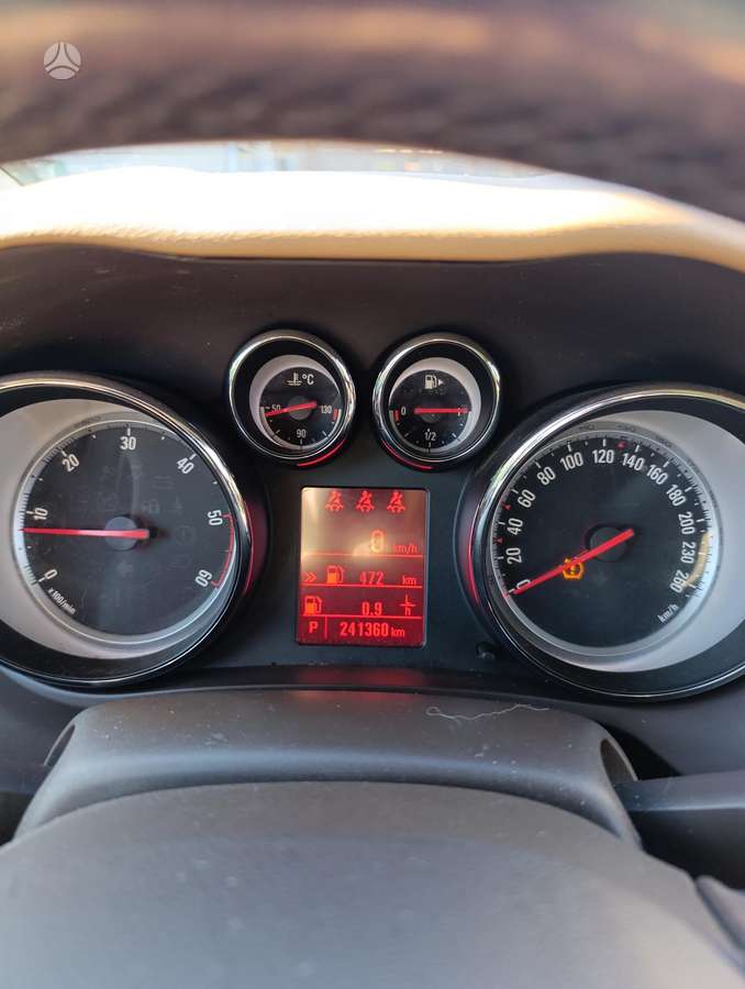 Opel Zafira 2015 — interior