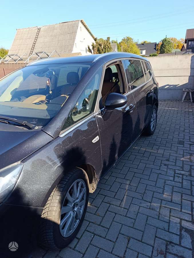 Opel Zafira 2015 — photo 6