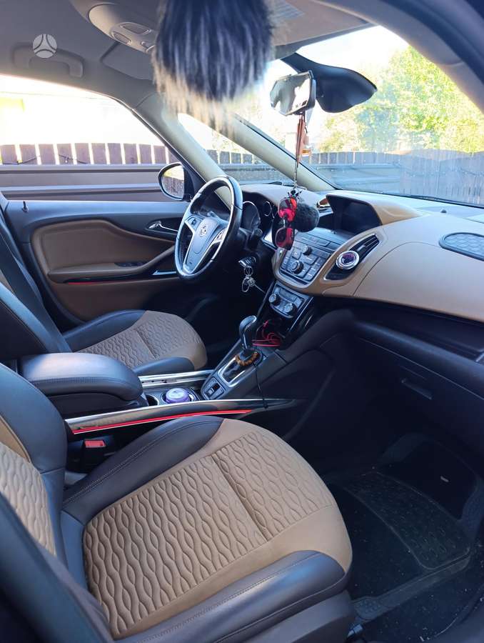 Opel Zafira 2015 — photo 7