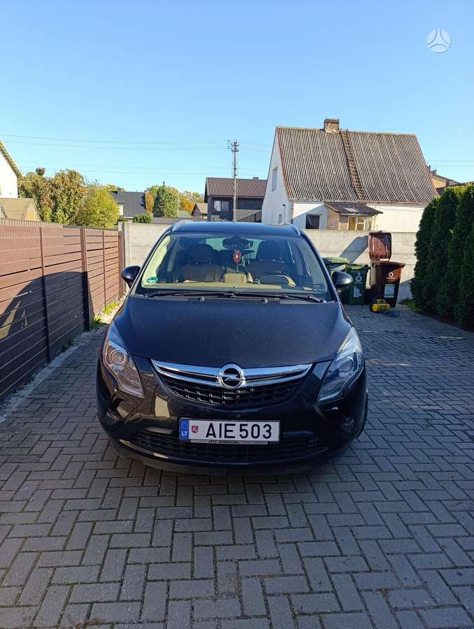 Opel Zafira 2015 — photo 9