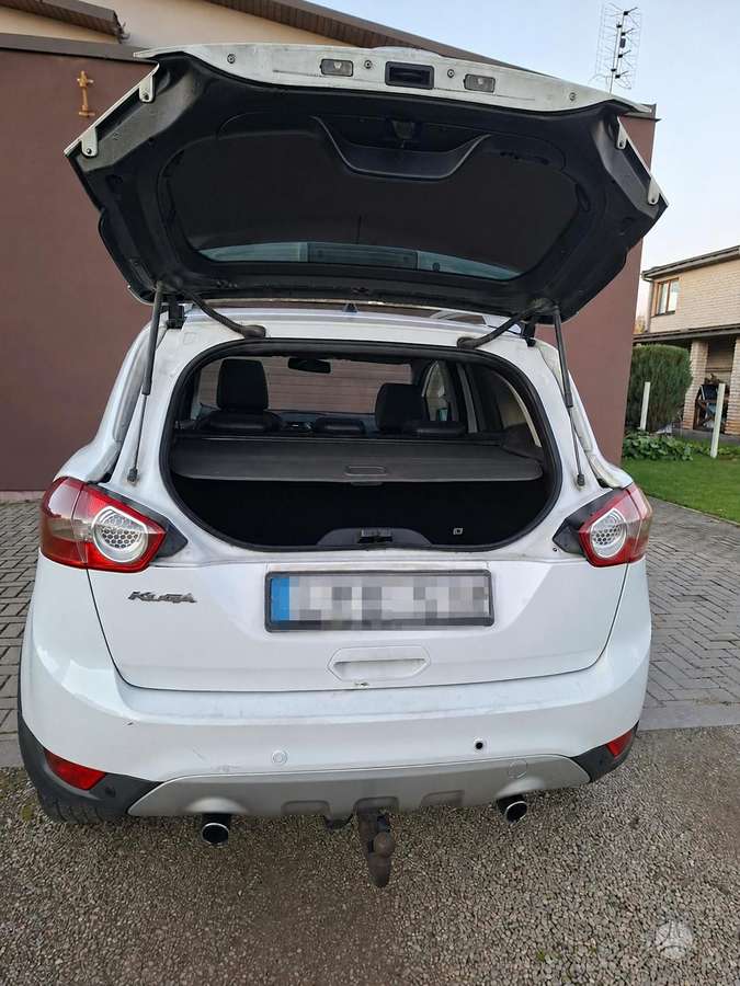 Ford Kuga 2011 — interior