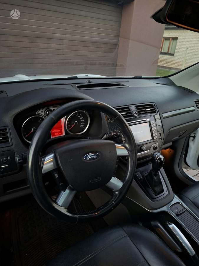 Ford Kuga 2011 — photo 9