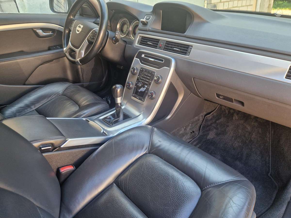 Volvo V70 2012 — photo 10