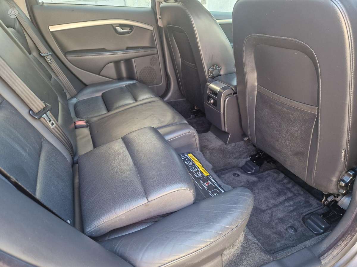 Volvo V70 2012 — photo 11
