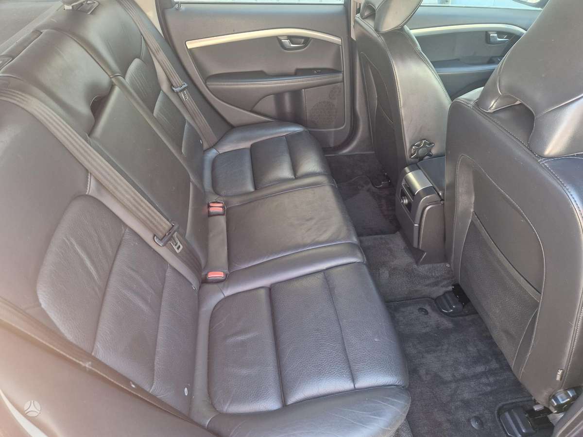 Volvo V70 2012 — photo 12