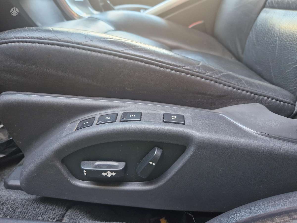 Volvo V70 2012 — photo 13