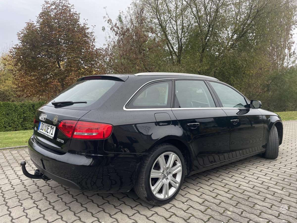Audi A4 2009 — вигляд ззаду