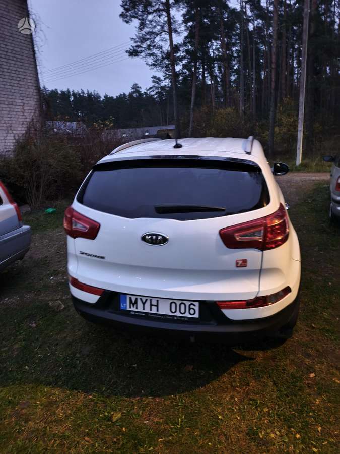 Kia Sportage 2012 — interior