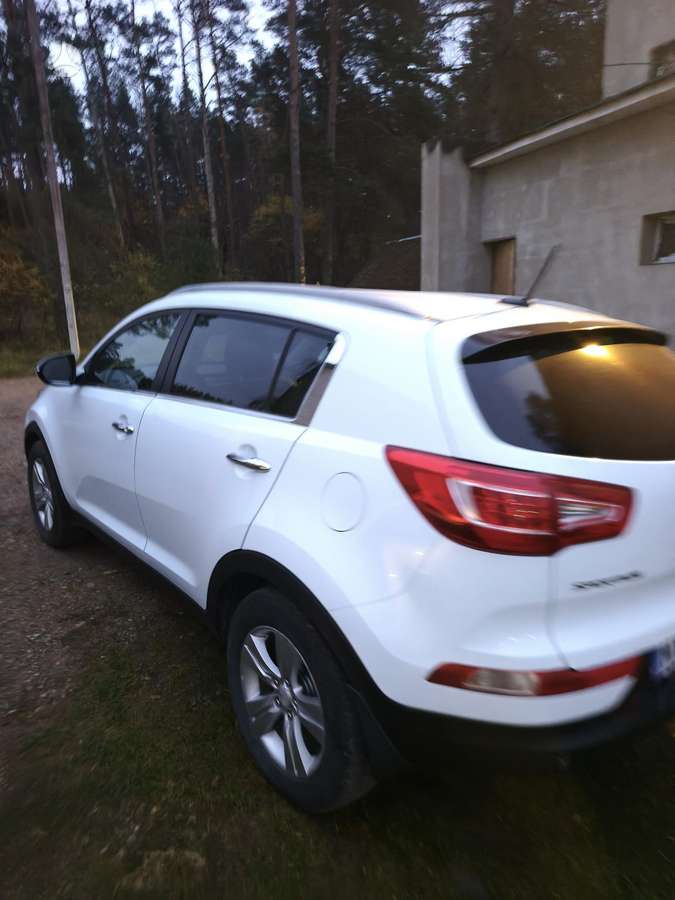 Kia Sportage 2012 — engine 1998 cm³, 163 HP (120kW)