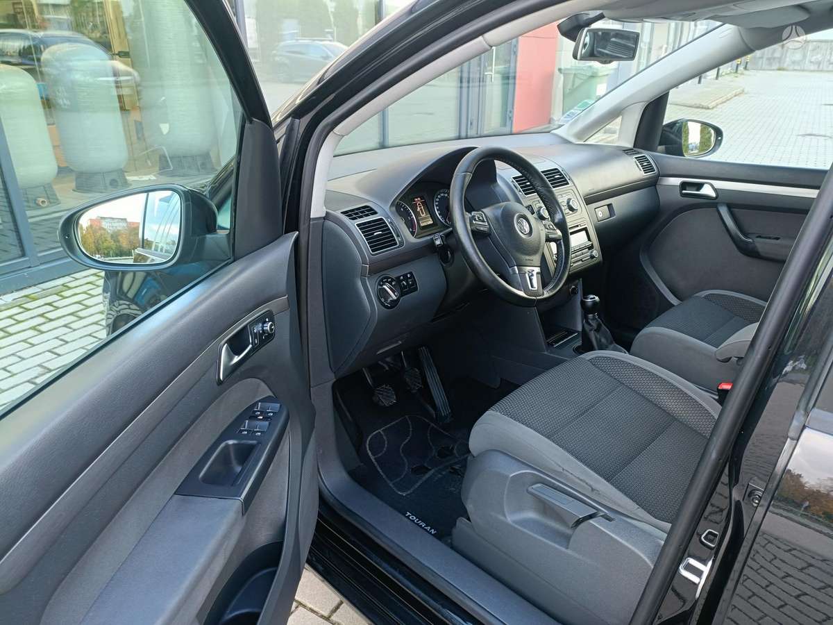 Volkswagen Touran 2010 — photo 13