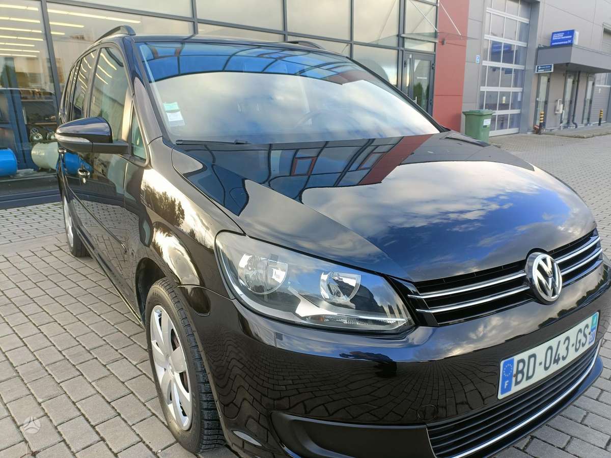 Volkswagen Touran 2010 — photo 17
