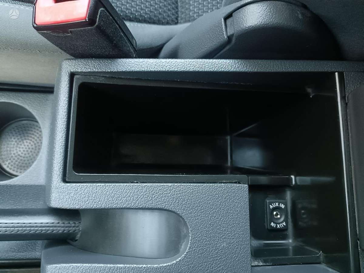 Volkswagen Touran 2010 — photo 19