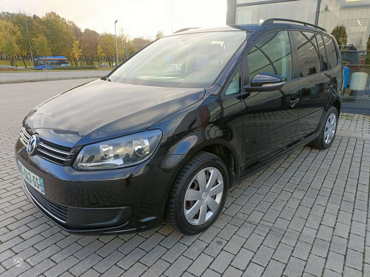 Volkswagen Touran 2010 — rear view