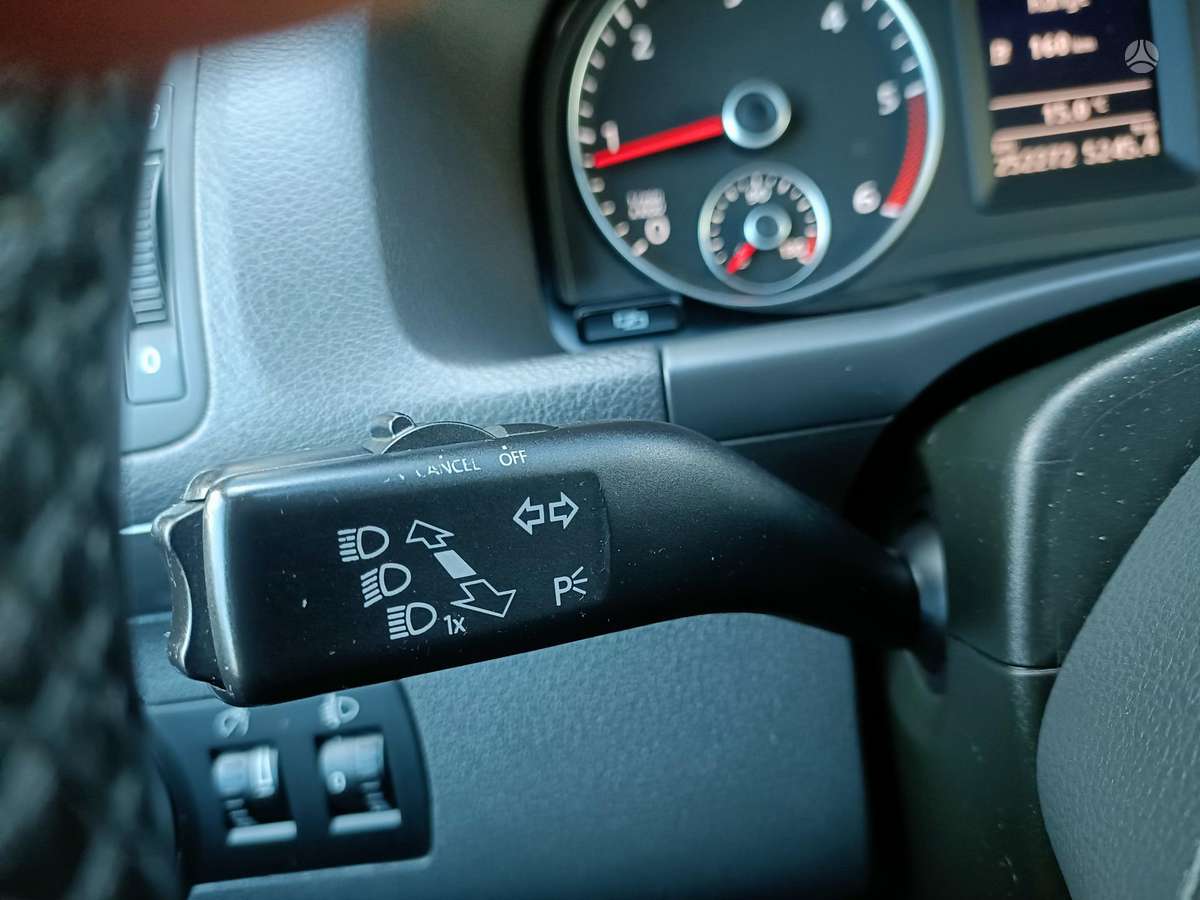 Volkswagen Touran 2010 — photo 24