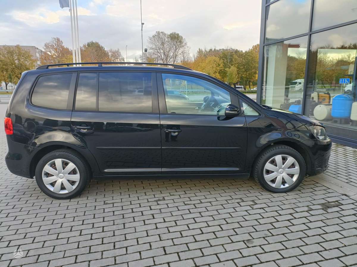 Volkswagen Touran 2010 — photo 27