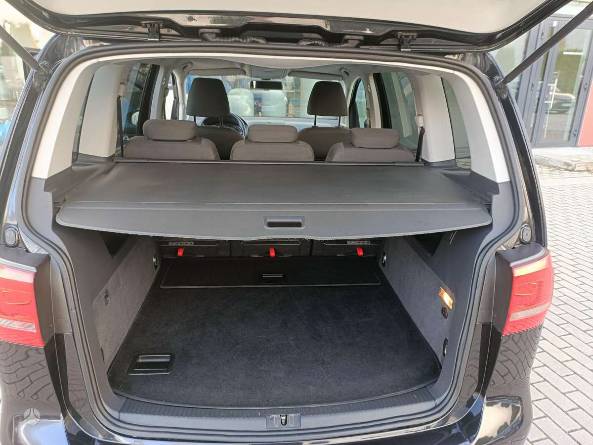 Volkswagen Touran 2010 — photo 28