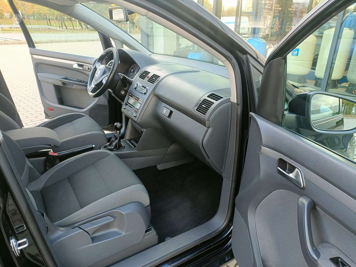 Volkswagen Touran 2010 — photo 7
