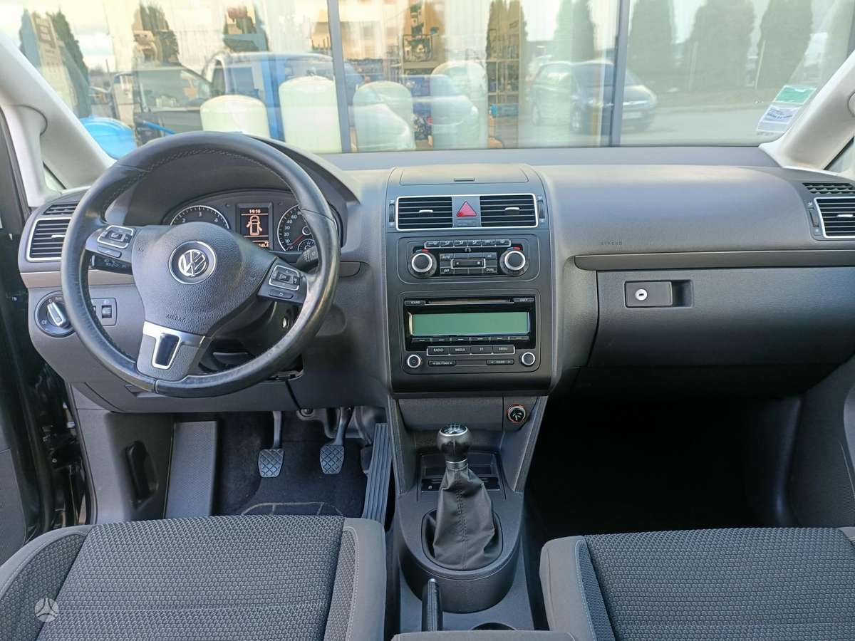 Volkswagen Touran 2010 — photo 9