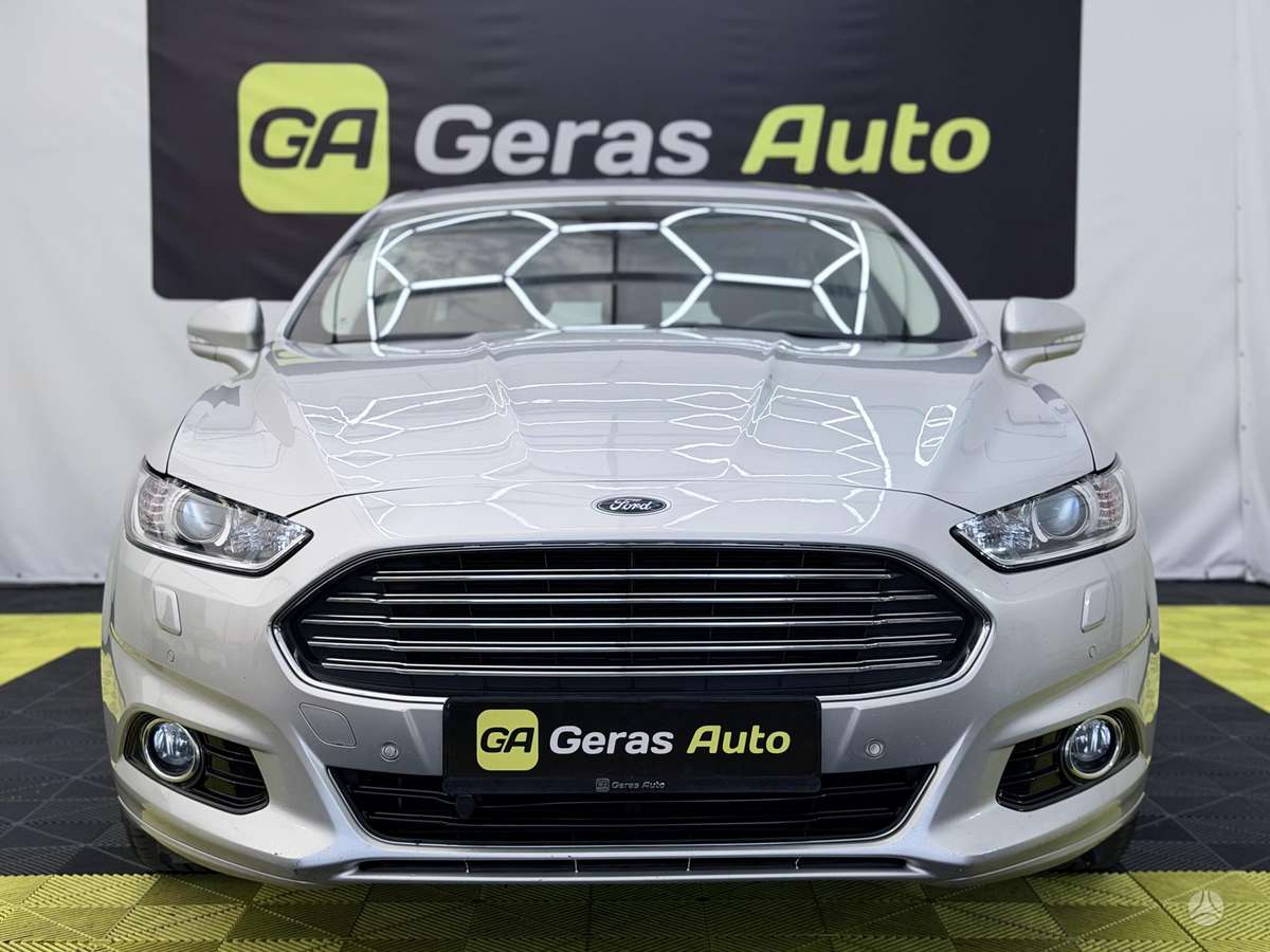 Ford Mondeo 2015 — rear view