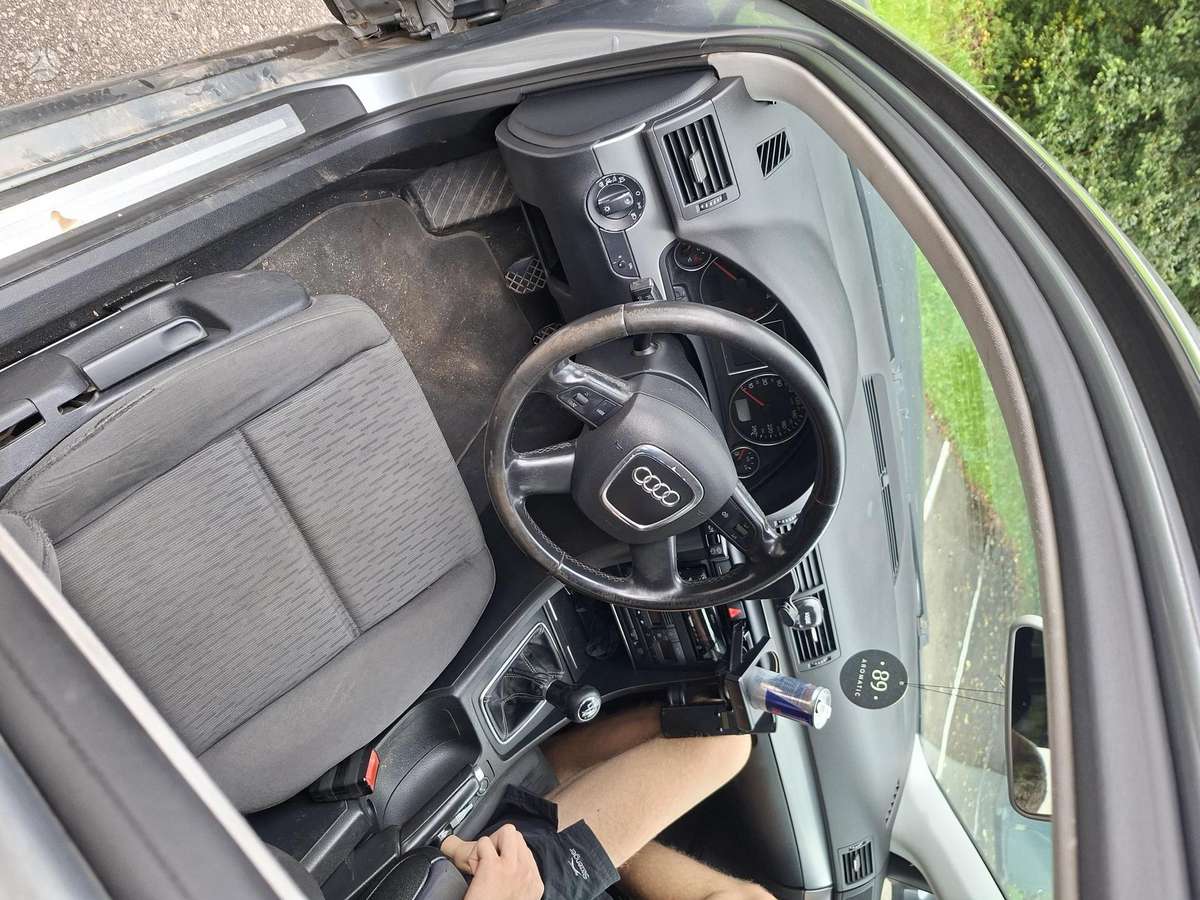 Audi A4 2006 — двигун 1968 cm³, 140 HP (103kW)