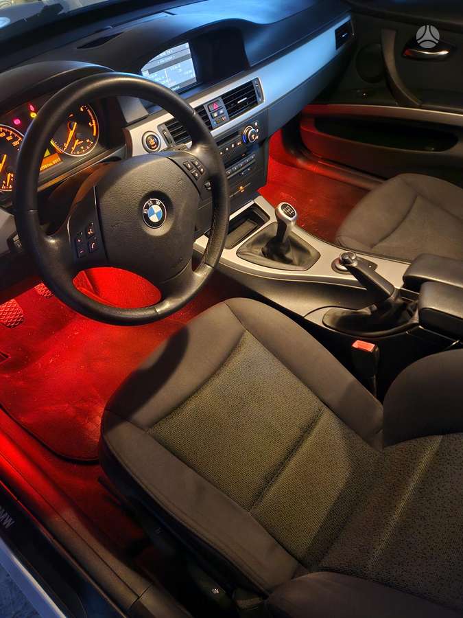 BMW 320 2008 — photo 12