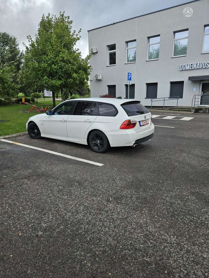 BMW 320 2008 — interior