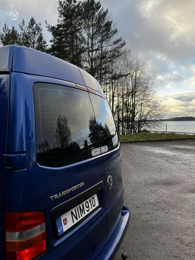 Volkswagen Transporter 2009 — салон