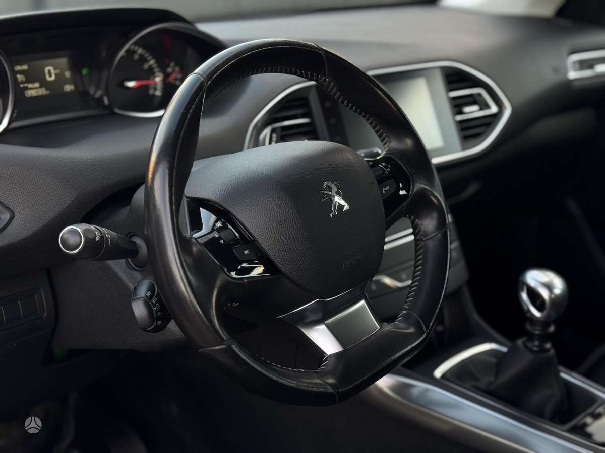 Peugeot 308 2015 — photo 9