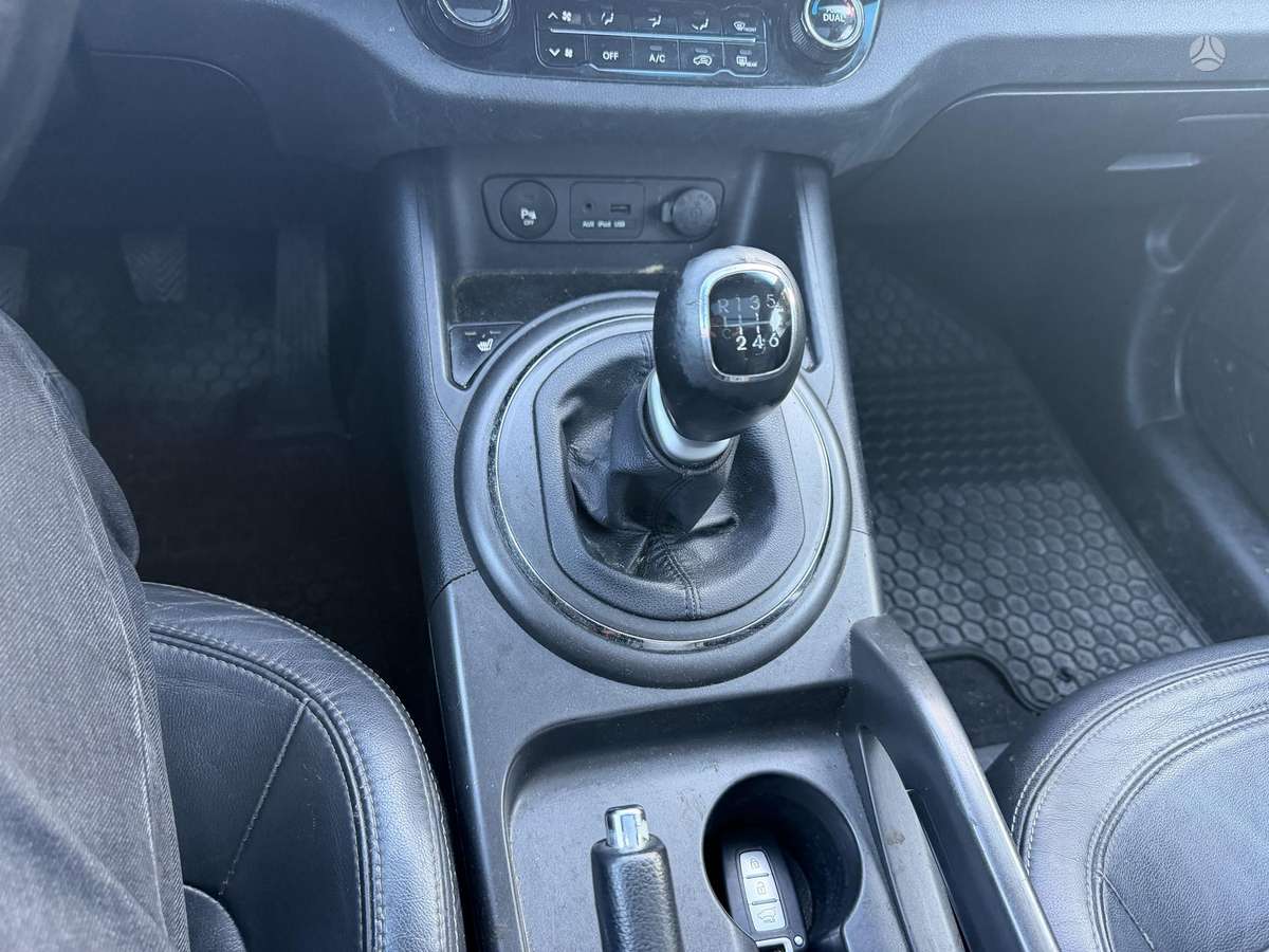 Kia Sportage 2011 — photo 11