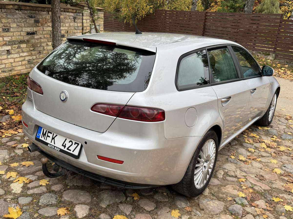Alfa Romeo 2007 — engine 2400 cm³, 200 HP (147kW)