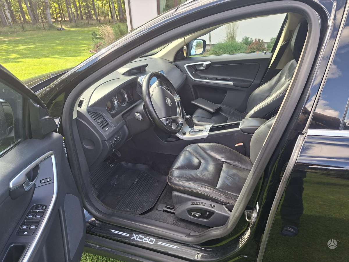 Volvo XC60 2009 — photo 7