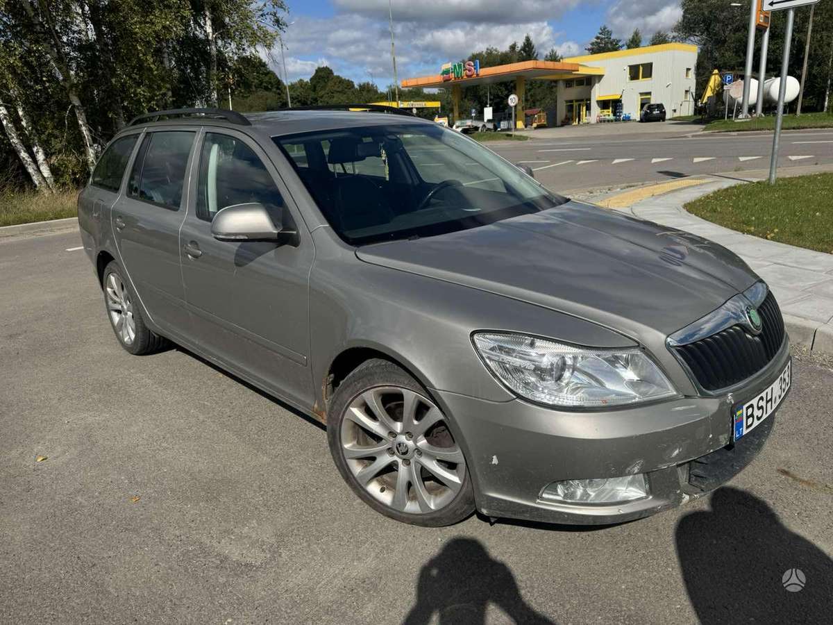 Skoda Octavia 2010 — салон