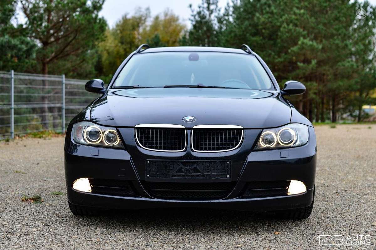 BMW 320 2008 — салон