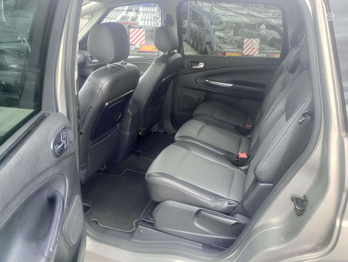 Ford S-MAX 2009 — photo 11