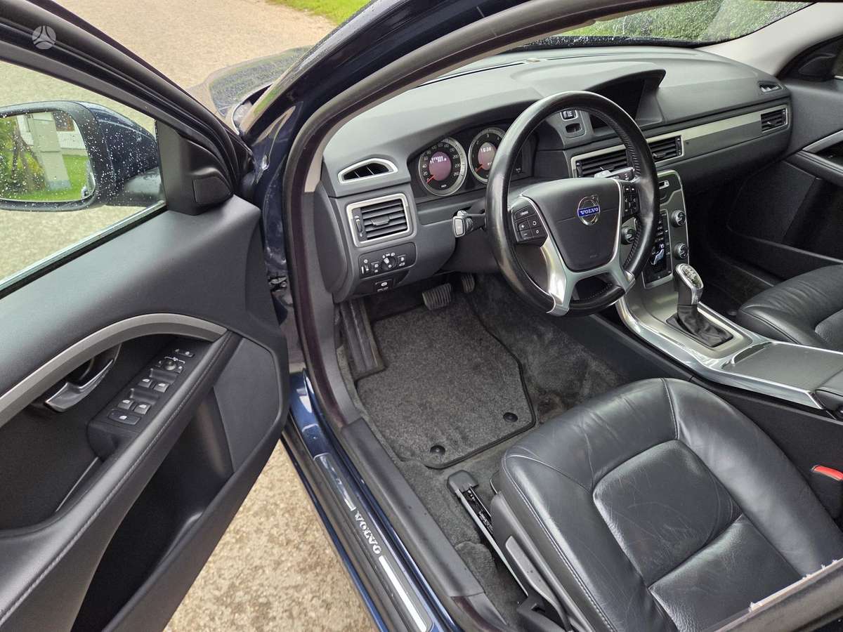 Volvo V70 2013 — photo 10