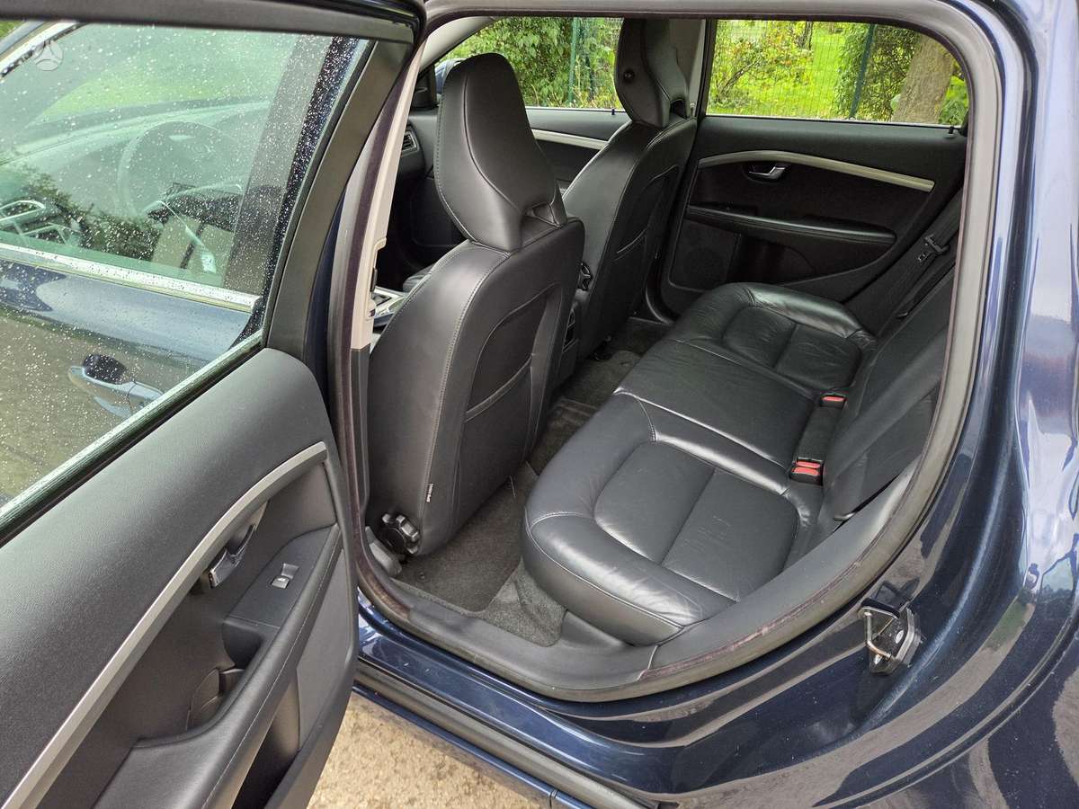 Volvo V70 2013 — photo 11