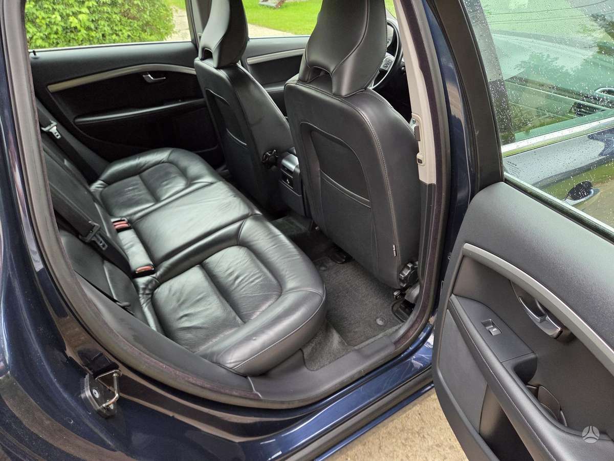 Volvo V70 2013 — photo 12