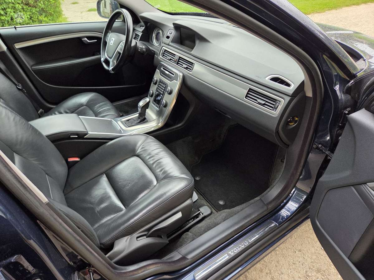 Volvo V70 2013 — photo 13
