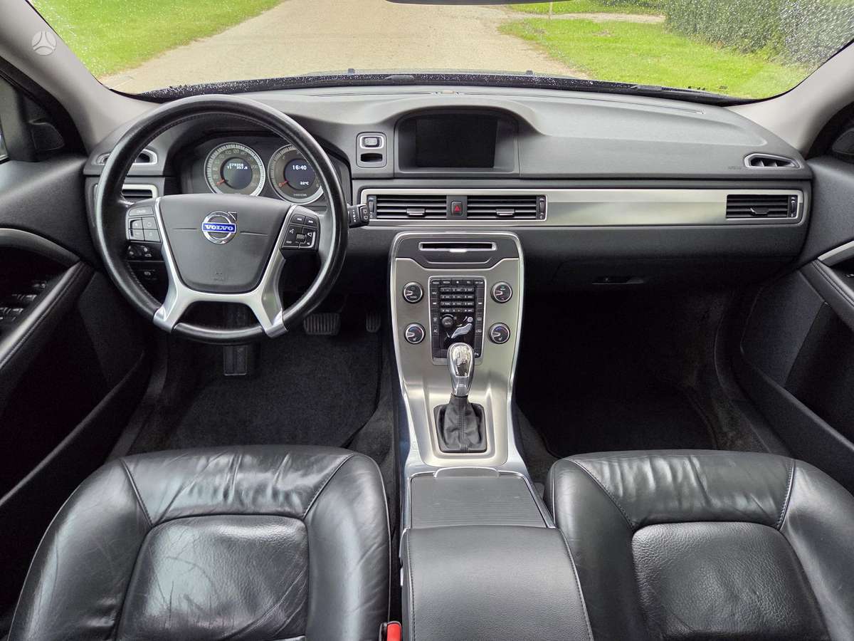 Volvo V70 2013 — photo 14