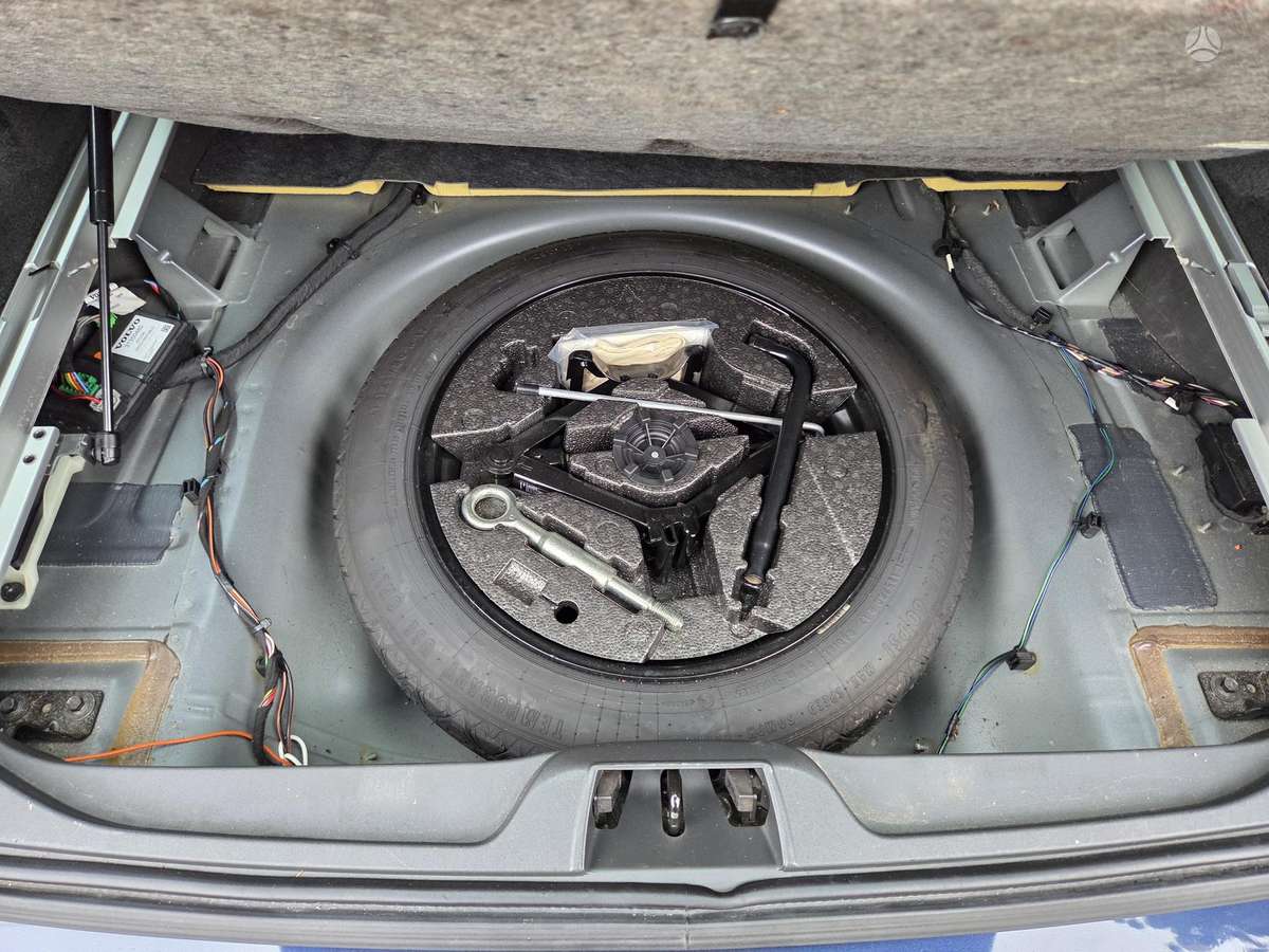 Volvo V70 2013 — photo 18