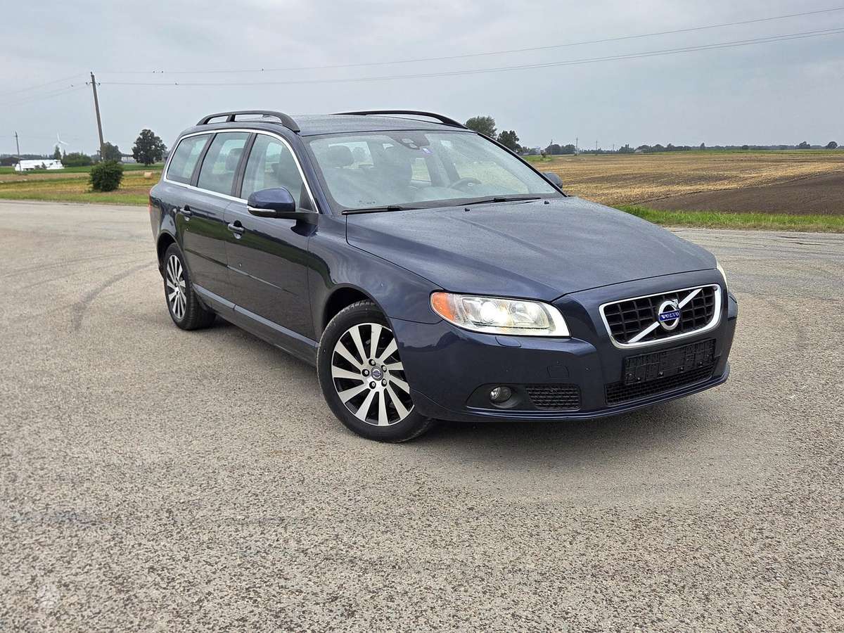 Volvo V70 2013 — interior