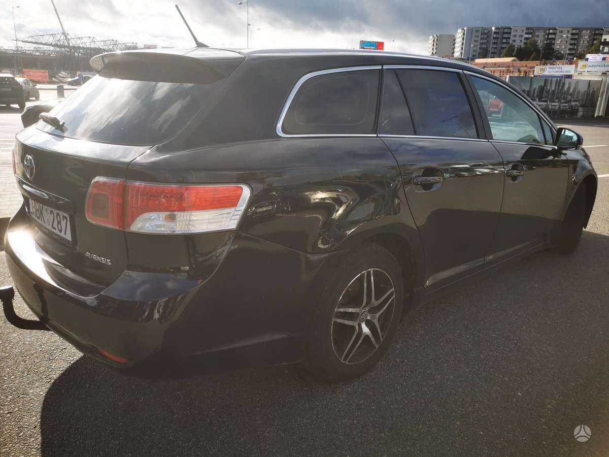 Toyota Avensis 2010 — двигун 2000 cm³, 128 HP (94kW)