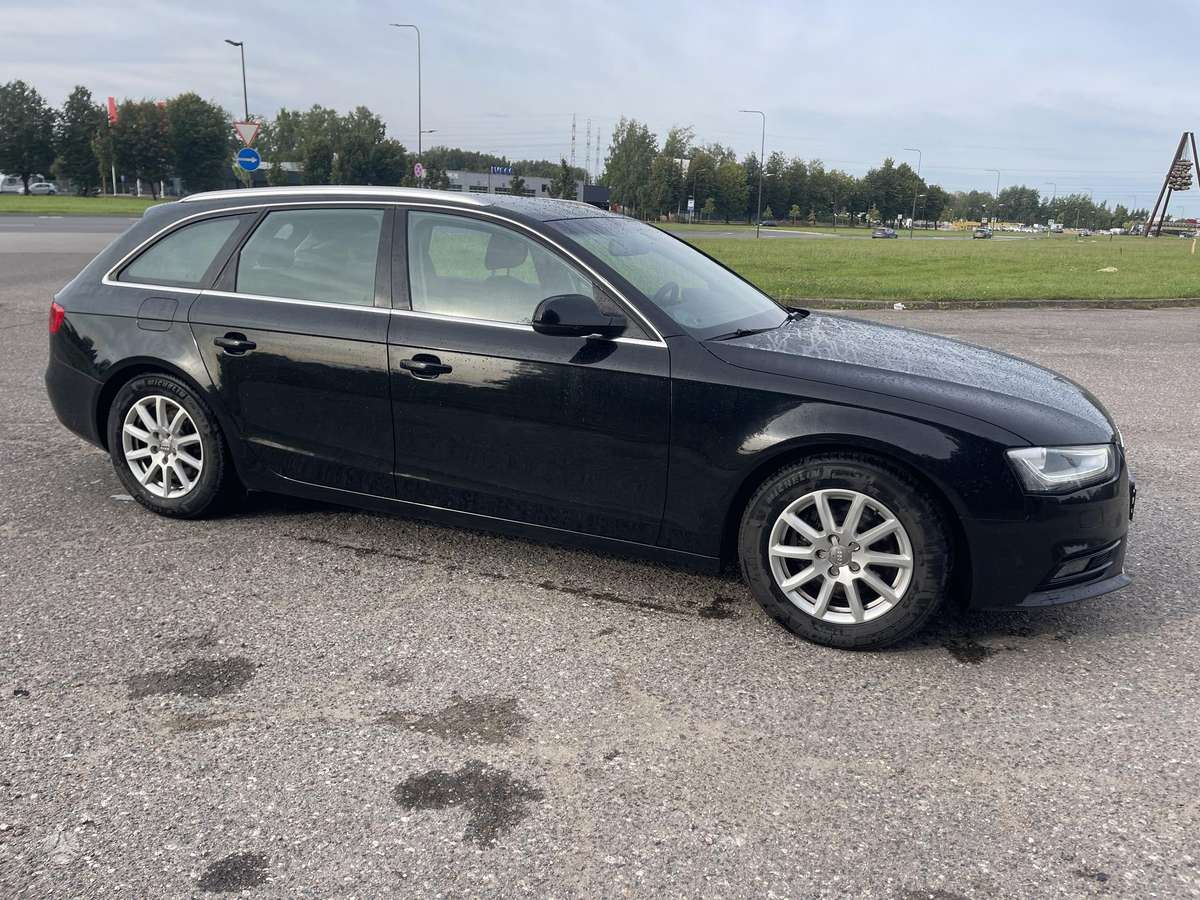 Audi A4 2015 — салон