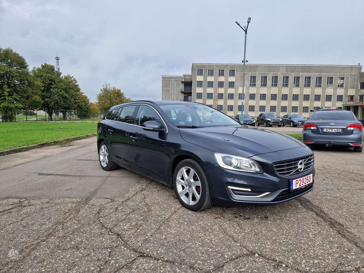 Volvo V60 2014 — rear view