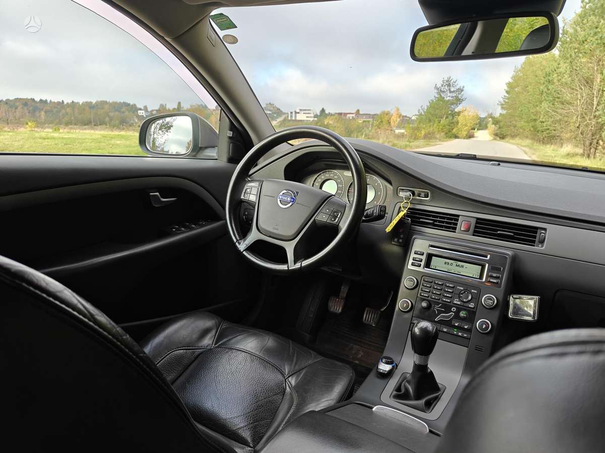 Volvo V70 2009 — photo 11