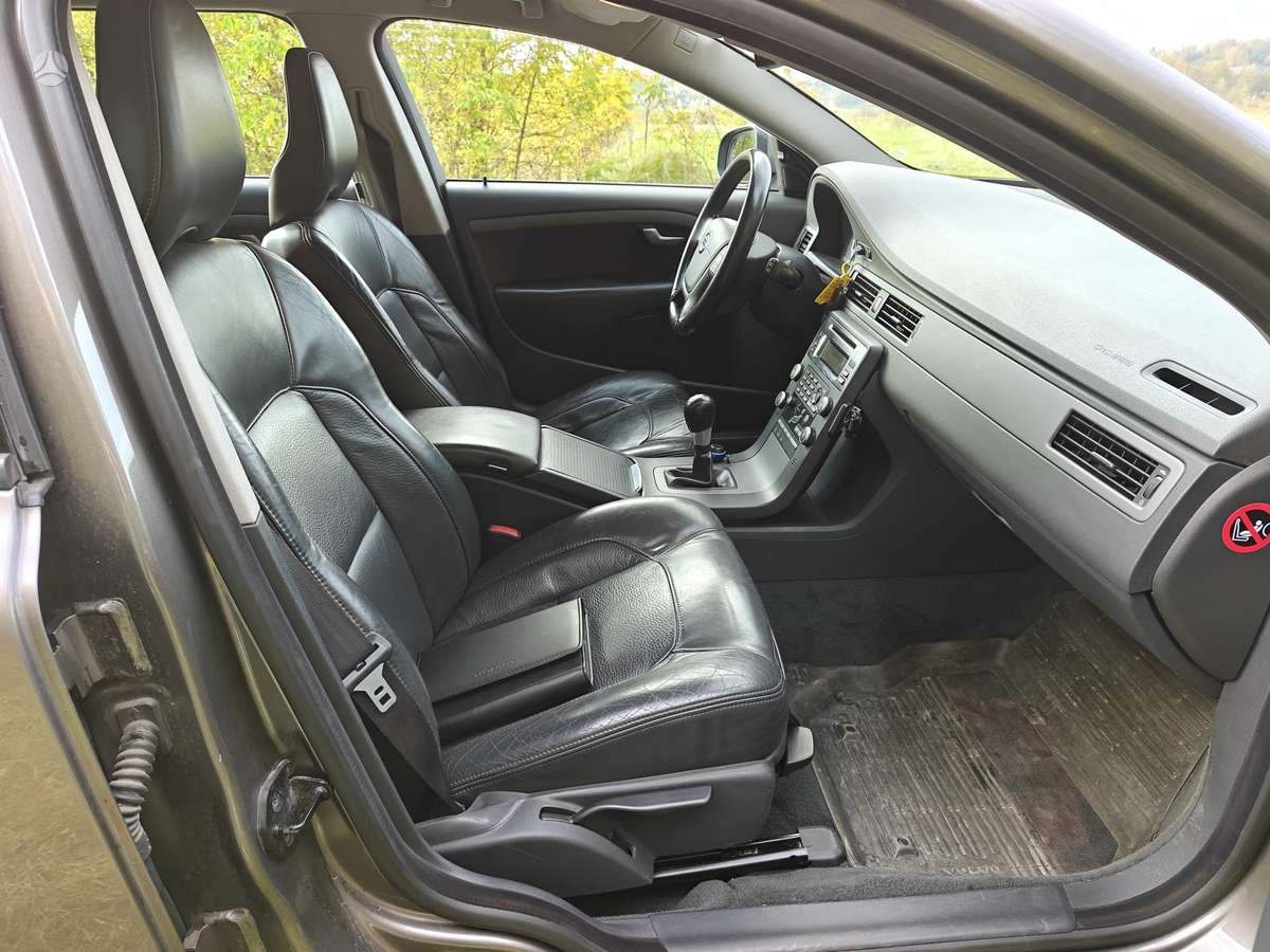 Volvo V70 2009 — photo 13